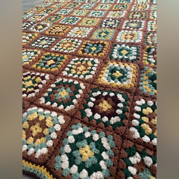 Granny Square Vintage Crochet Lap/Throw Blanket Handmade 🤎💛💚 - Picture 3 of 9
